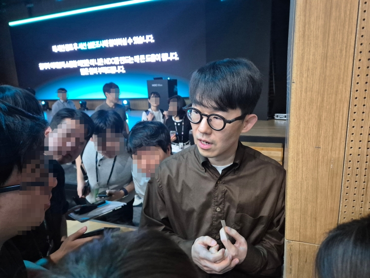 강대현 백블.jpg