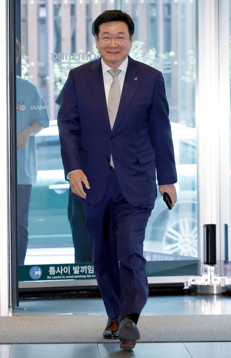 origin_삼성준법감시위원회정례회의참석하는이찬희위원장.jpg