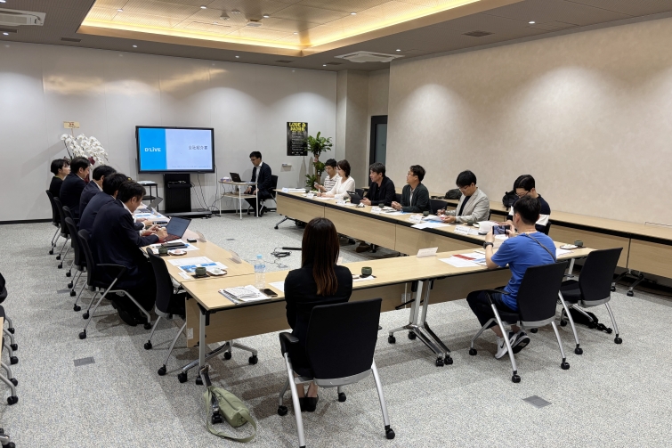[이미지] 지난 10일 일본 돗토리현 요나고시에 위치한 주카이TV에서 딜라이브와 주카이TV 관계자들이 만나 지속적인 협력방안을 모색했다..jpg