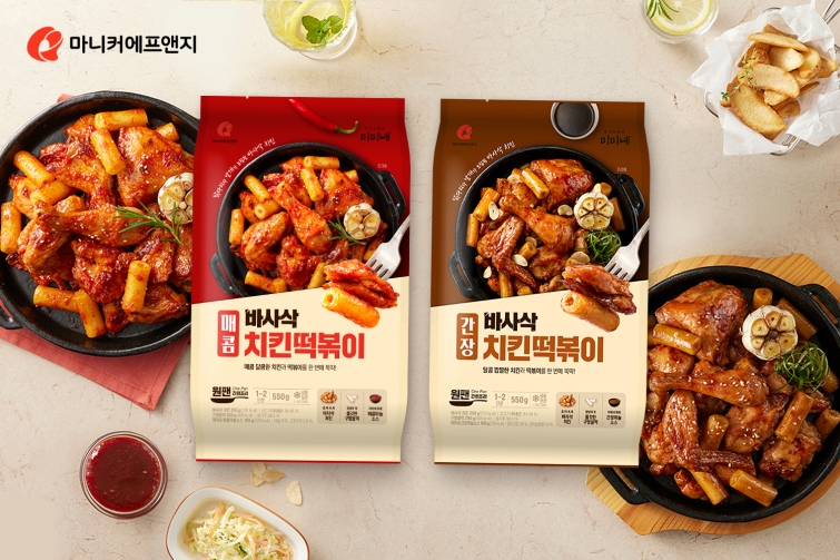 [보도자료_이미지]마니커에프앤지, ‘바사삭 치킨 떡볶이’ 2종 출시_260618(탑뷰ver).jpg