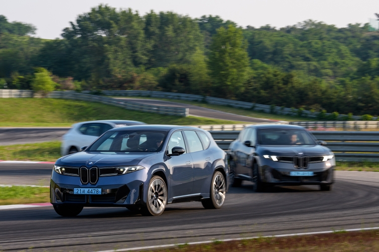 더 뉴 BMW iX3(25).jpg