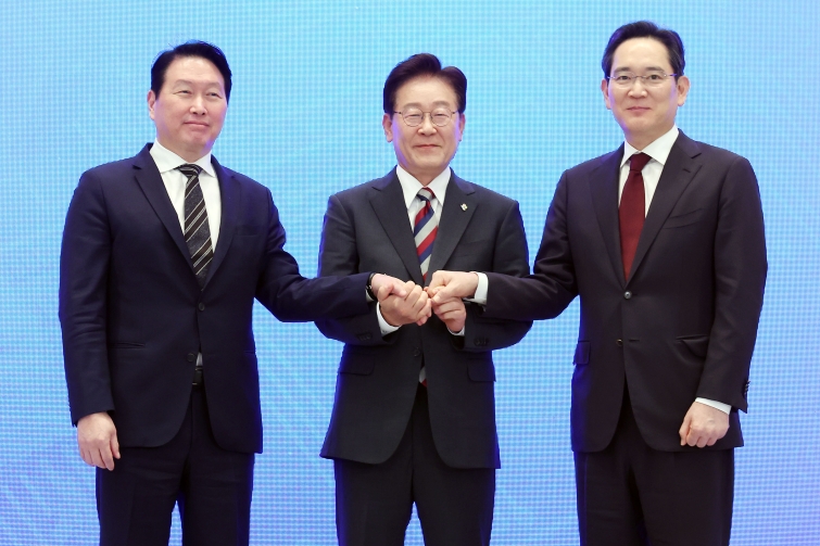 origin_이재명대통령·이재용·최태원회장손맞잡고.jpg