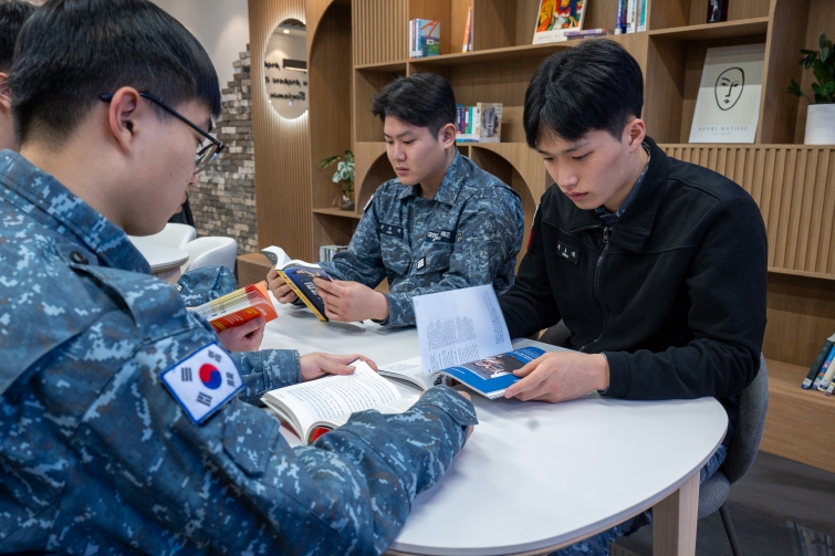 경상남도 창원시 해군 진해기지사령부 청춘책방 전경.jpg