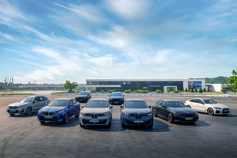 사진-BMW i 패밀리 (1).jpg