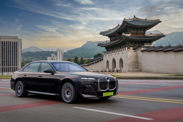 사진1-BMW 7시리즈 네로 루쏘 에디션.jpg