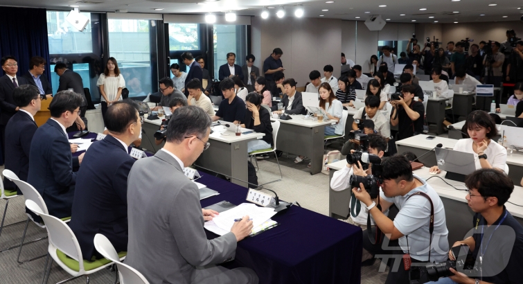 부동산시장안정대책발표에쏠린눈.jpg
