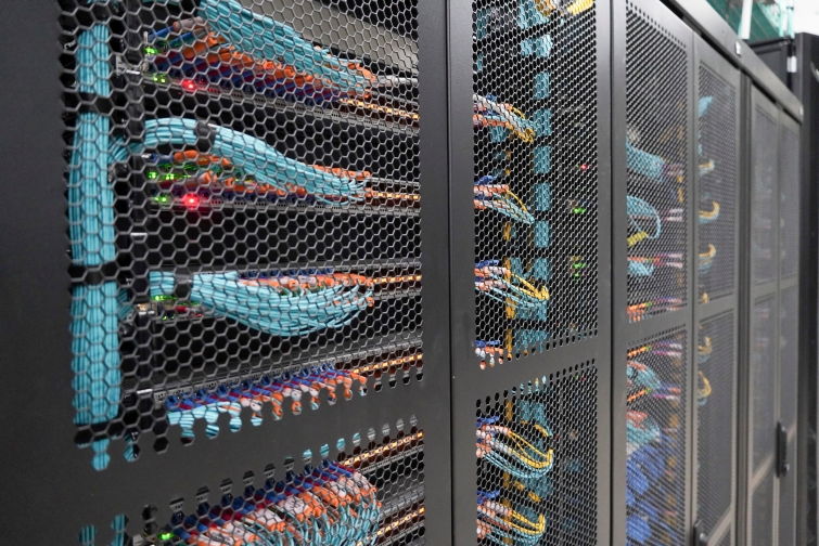 [NHN Cloud] FactoryX 서울 GPU 서버 전면부.jpg