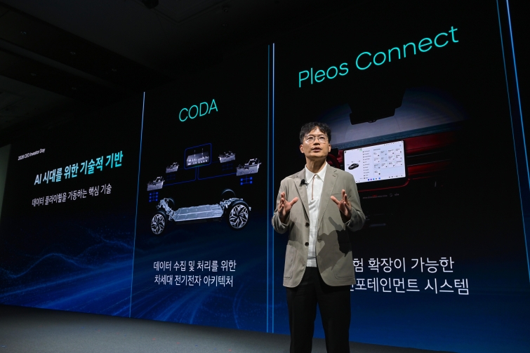 (사진 6) 박민우 현대차그룹 AVP본부장(사장) 겸 포티투닷 대표이사가 ‘2026 CEO 인베스터 데이’에서 SDV와 자율주행 부문 전략에 대해 발표하고 있다.jpeg
