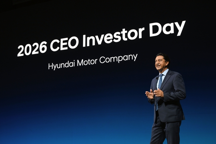 (사진 1) 호세 무뇨스 현대차 대표이사(CEO·사장)가 ‘2026 CEO 인베스터 데이’에서 중장기 사업 전략을 설명하고 있다.jpeg