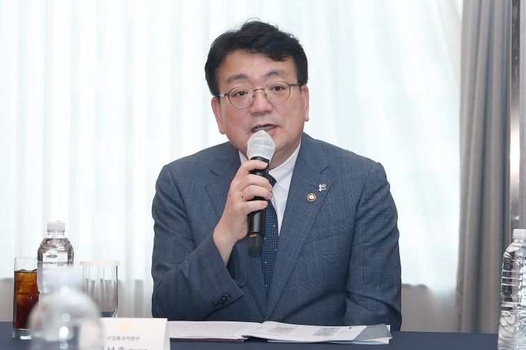 origin_전력계통혁신포럼서인사말하는최남호차관.jpg