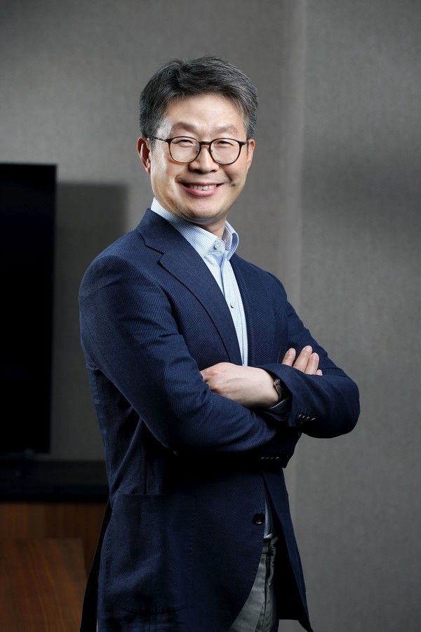 최진환 크리스탈홀딩스코리아 CEO 겸 청호그룹 총괄대표 (제공=크리스탈홀딩스코리아).jpg