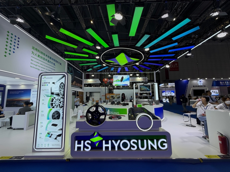 첨부사진 1＿중국 상해에서 열리는 ‘CCE 2026’에 설치된 HS효성첨단소재 부스 전경 .jpg