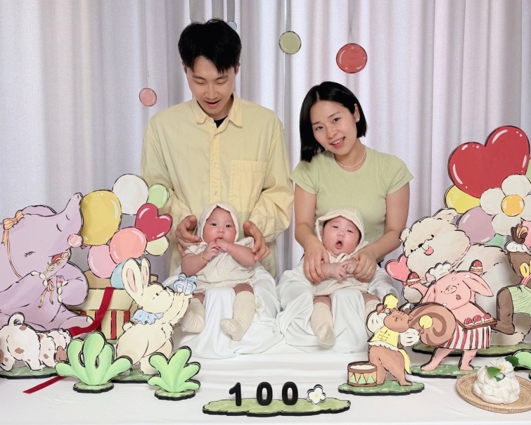 1. 김신영 아워홈 책임 가족.jpg