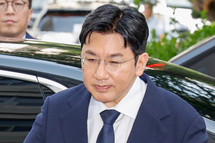 origin_경찰출석하는방시혁하이브의장.jpg