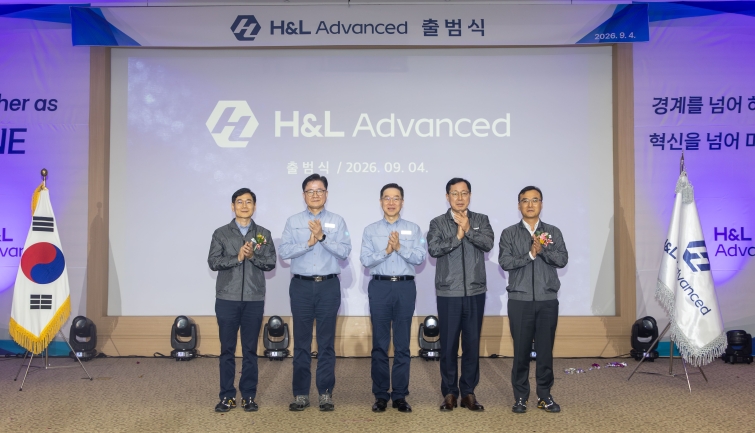 사진. 4일(금) 충남 서산 대산석유산업단지에서 열린 H&L Advanced(어드밴스드) 공식 출범식 기념 촬영 모습.jpg
