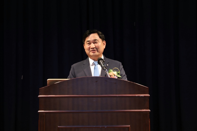 [강원랜드] 제11대 대표이사 취임식에서 김도균 신임 대표이사가 취임사를 하고 있다 (2).jpg