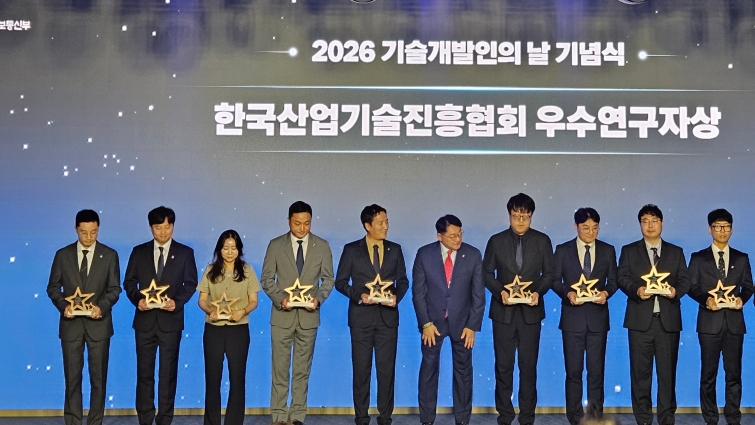알테오젠 박기범 이사1(좌측 끝).jpg