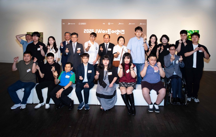 [JW 사진자료(1)] 2026 JW아트어워즈_단체사진.jpg