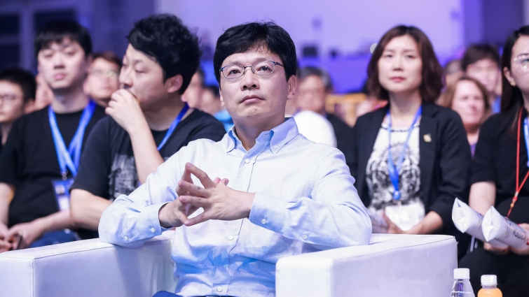 origin_WCG2019Xian폐막식바라보는권혁빈위원장.jpg
