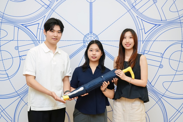 [사진자료 1] 제임스 다이슨 어워드 2026 국내전 우승을 차지한 홍익대학교 리부트’(Reboot)’팀.jpg