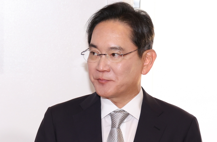 origin_AI서밋참석한이재용회장.jpg