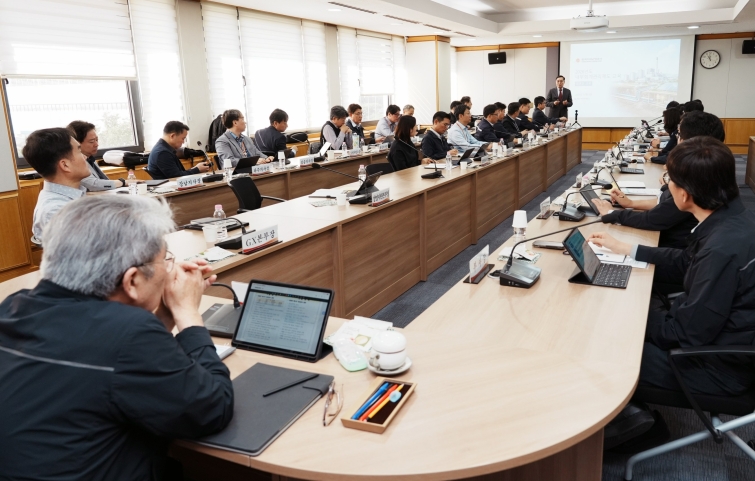 한국지역난방공사 경영진이 내부회계 관리교육을 듣고 있다..jpg
