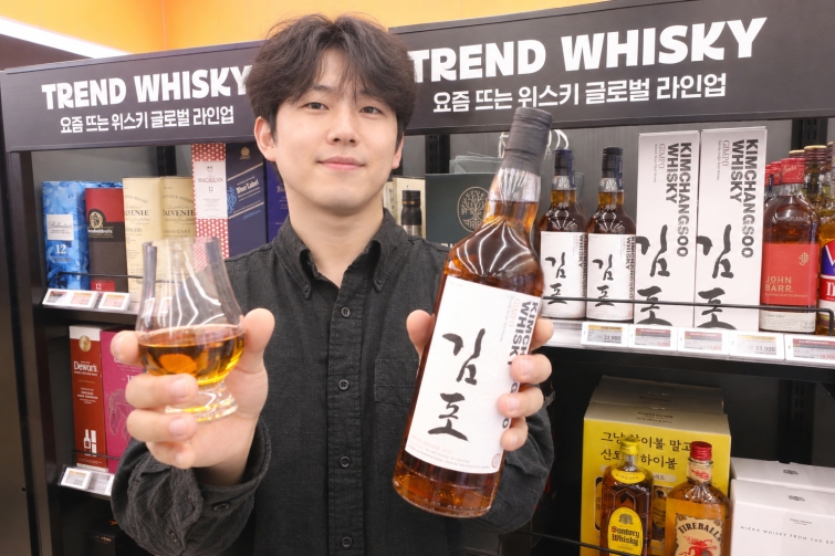 [이미지1] 이마트24, 김창수 위스키 '김포 2026 에디션' 판매.jpg