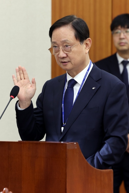 origin_국감선서하는이찬진금융감독원장.jpg