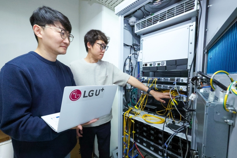 1023 LG U+, 에릭슨과 손잡고 기지국 장비 간 연결 거리 3배로 늘린다.jpg