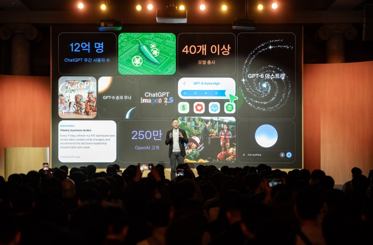 첨부 2. [이미지 자료] 22일 열린 ‘오픈AI 데브데이 익스체인지 서울’에서 김경훈 오픈AI 코리아 총괄 대표가 오픈AI의 주요 기술 및 서비스 성과를 소개하고 있다..jpg