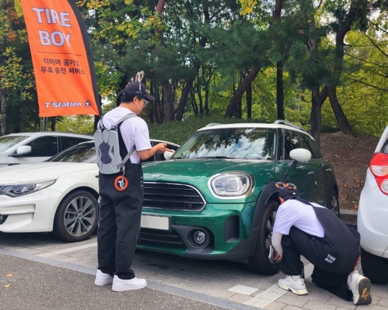 [사진자료] 한국타이어, MINI 아워 스토리즈에서 타이어보이 안전 캠페인 진행.jpg